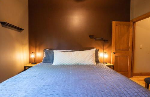 King Bed, Putt-Putt w/ Hot Tub, & Other Games - Foto 9