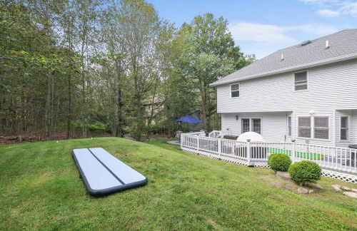 Cozy Poconos Retreat Hot tub, Game room and igloo - Foto 25