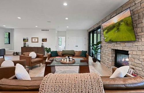 6BR Sand Valley Lodge with Hot Tub Bar & Putting Green - Foto 18