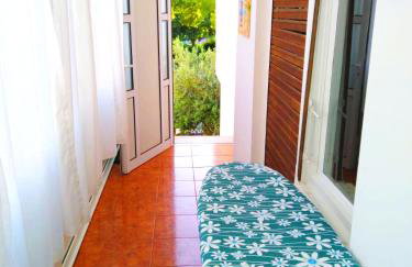 Pomalo Retreat, Your Calm Escape Near the City, Sunlit Terrace, Space & Comfort and Parking - Foto 4