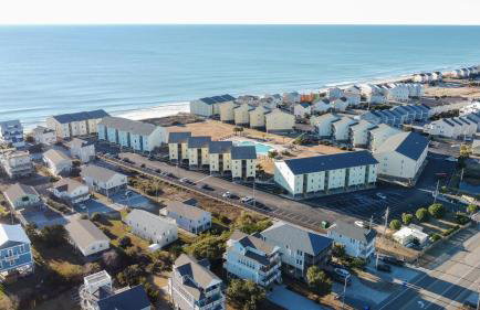 Carolina Waves - Oceanfront Relaxation and Poolside Fun in Surf City! - Foto 58