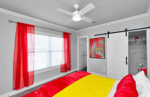 Prolific Red Luxe: Private Deck + Stylish Living - Photo 3