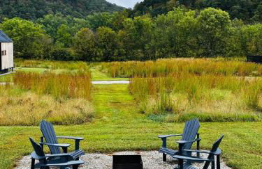 Three Suns Full Rental | 8 Cabins | Views | River - Foto 3