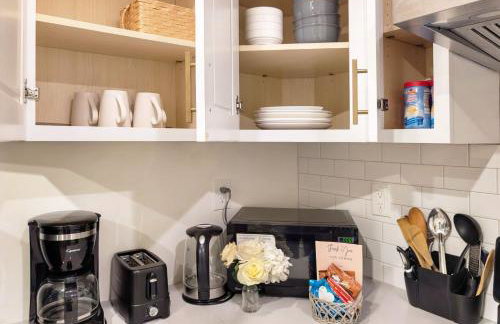 Cozy 2B1B Guest House with Private Entrance and Parking - Foto 29