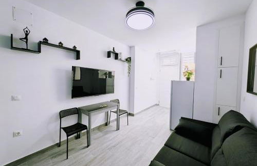 El Faro Centro de Málaga con Parking 445 Max - Photo 2