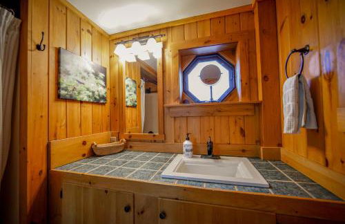 Serene mountain getaway, Hot Tub, Sauna, Lake View, Swim, Fish, Hiking, EV plugin - Foto 23