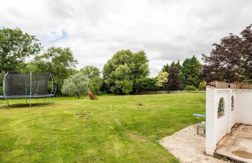 Stylish Tudor Cottage & Hot Tub - Photo 27