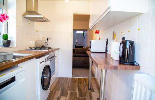Lucky Home 15 - Near BAE, Docks, Lake District - Ideal for Trade & Family - 2 Bedrooms - One Double Bed in Each Bedroom - Max 4 Guests - Photo 19