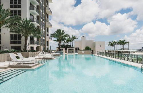 Tucker at Palmer Dadeland Miami - Foto 2