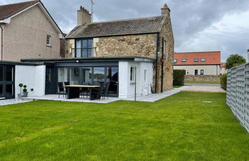 Castle View House - Photo 3