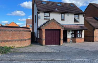 Large, 3 Floors, Quiet, Sleeps 16, 4 Bathrooms, 5 Parking, Semi rural Leicester - Foto 31