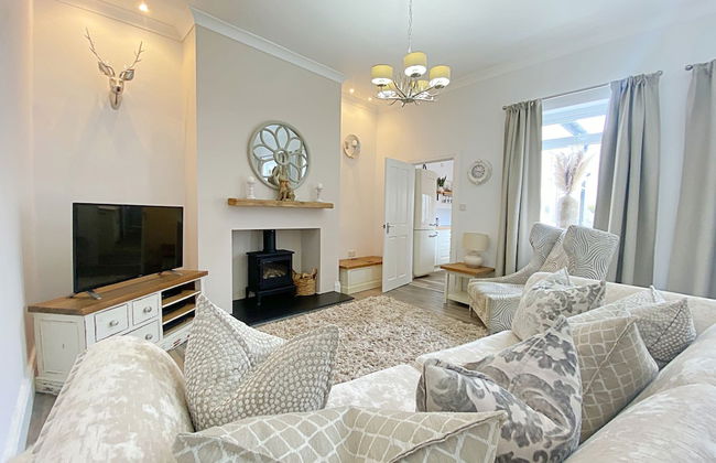 Captivating 2-bed Cottage in Roker Sunderland - Photo 1