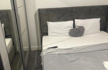 The Cozy Modern Stay - Photo 3