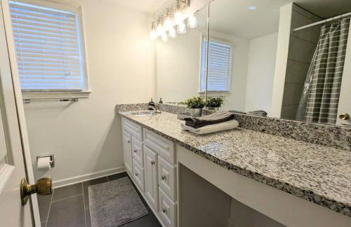 Spacious family friendly home with game room by UNC Charlotte - Foto 8