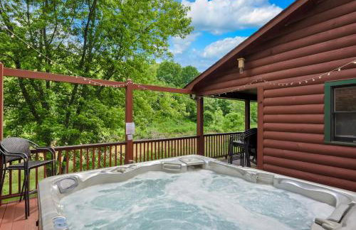 30 Mins to Boone, Fire Pit, Hot Tub, 3 porches, Dogs OK - Photo 1