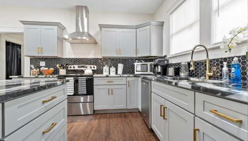 Modern Gem 2 Homes Rental Sleeps 10 - Foto 2