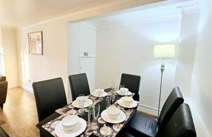 3 BEDROOM, FREE PARKING, WiFi, COSY, 5-BED HOUSE WITH GARDEN - Foto 14