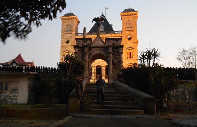 City tour and Tsimbazaza Zoo - Photo 6