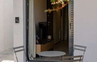 Galio Suites Airport by Airstay - Photo 20