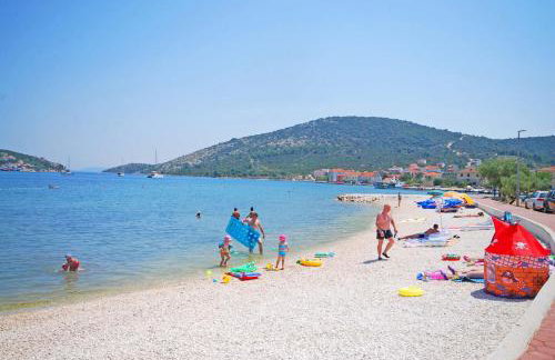 Olive Tree - House with Pool - Photo 36