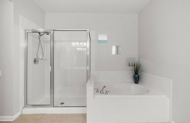 Beautiful LAKEVIEW Deluxe Condo Near Theme Parks - Photo 122