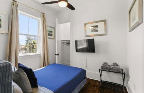 Elegant 4bd with Pool and Off Street Parking - Foto 16