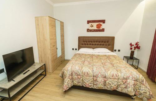 Four lakes luxury suites - Photo 35