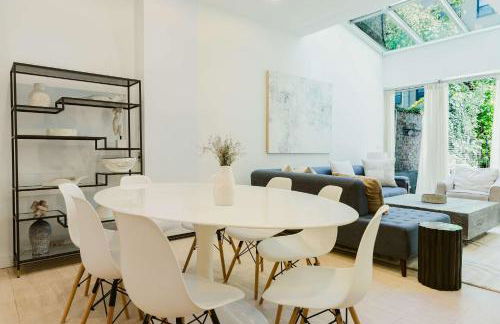 Private Beautiful Townhome w Zen Garden - Photo 2