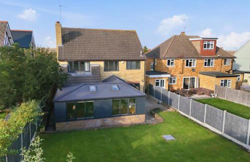 Four Bed House by Brookland Stays Serviced Accommodation Short Lets Brentwood with Free WiFi - Foto 24