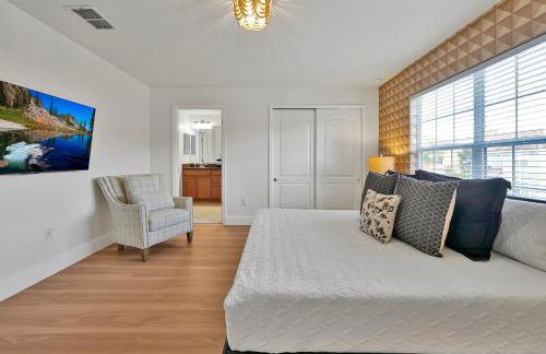 Trendy Retreat - Great Location - Fully Loaded - Foto 12