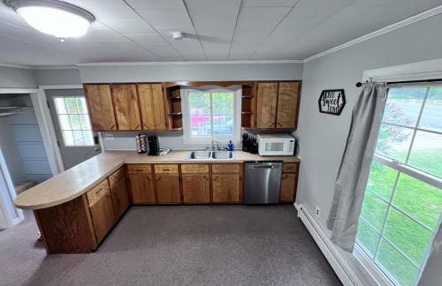 Cozy Retreat with Private Backyard Oasis - Foto 9