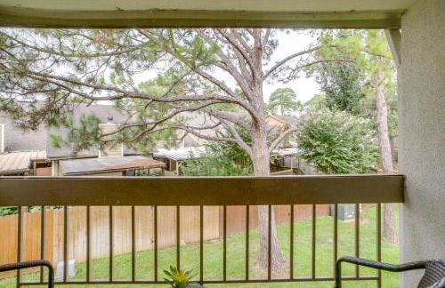 Chic Montgomery Condo with Balcony and Pool Access! - Foto 19