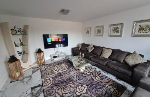 SAV 5 bedroom Executive detached house in Leiceste - Photo 44