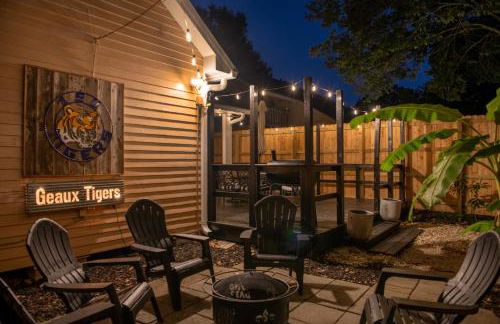 Colorful Baton Rouge Home Deck, Grill and Fire Pit - Foto 22