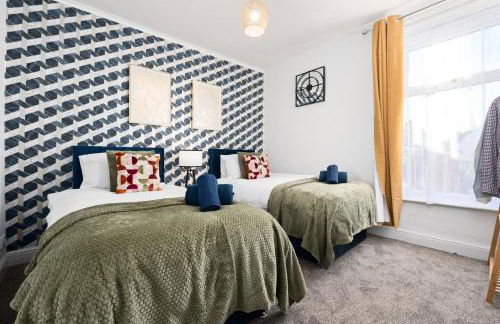 Sunny Seaside Paradise - Sleeps 5 - Photo 6