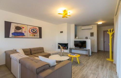 Villa Ilianthos - Photo 19