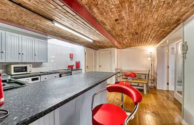 Host Stay The Basement on the Tything - Foto 9