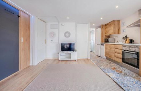 Amazing Apartment In Sant Pere De Ribes - Photo 12