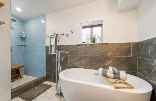 Charming City Home with Patio Fire Pit & Record Player-Family Friendly - Foto 23