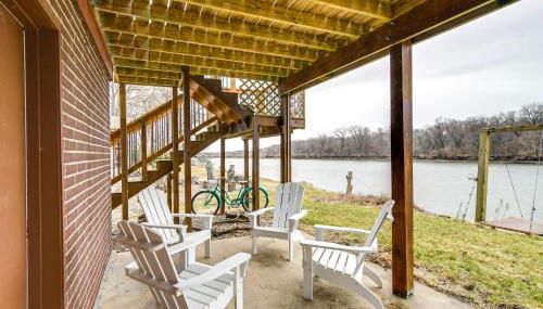 Riverfront Cabin Near Dtwn Pella with Game Room! - Foto 2