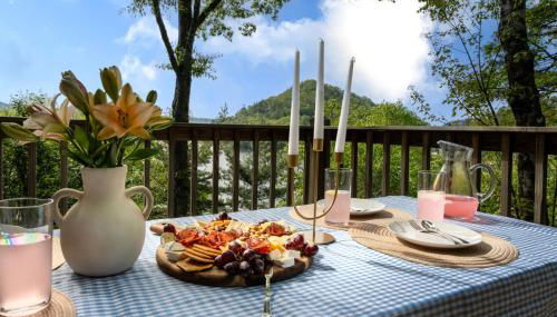 Stunning 4BR Retreat, Deck, Ping Pong, Near Marina - Foto 3