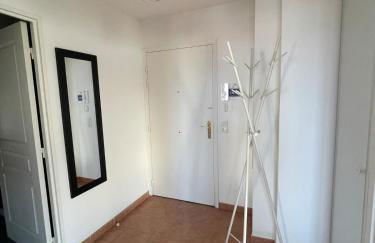 Comfy 2 min to Beach - AC - Photo 25