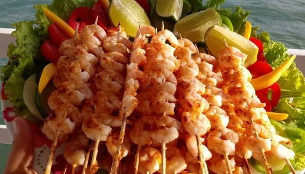 Un ricco pranzo a bordo