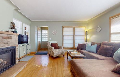 Close to Lake Harriet! Walkable Gem Near Shopping - Foto 5