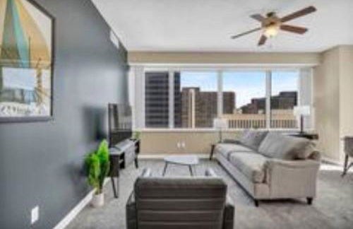 LAKE VIEWS | Paid Parking | Downtown | Gym - Foto 7