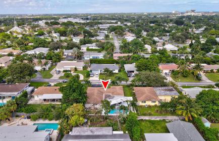 3BR 2BA Heated Pool Home Pool Table Great Location - Foto 36