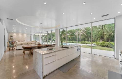 Floral City Oasis - Pool, BBQ Area & Forest View - Foto 25