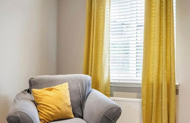 Charming 3 Bed Home in Stepps, Glasgow - Garden & Patio - Photo 19