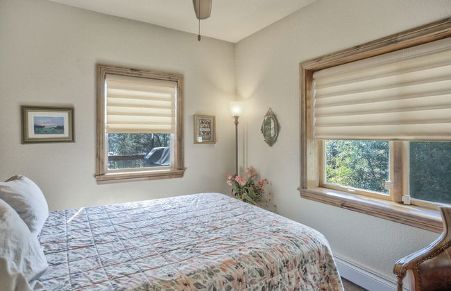 2brdowntown Occmountain Views & Grill - Photo 3