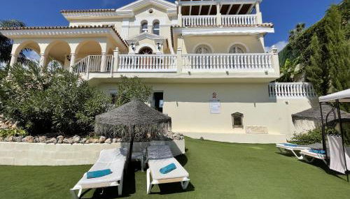 Malagasuite Villa Moriana - Photo 2, Garden, sunbed, Garden view